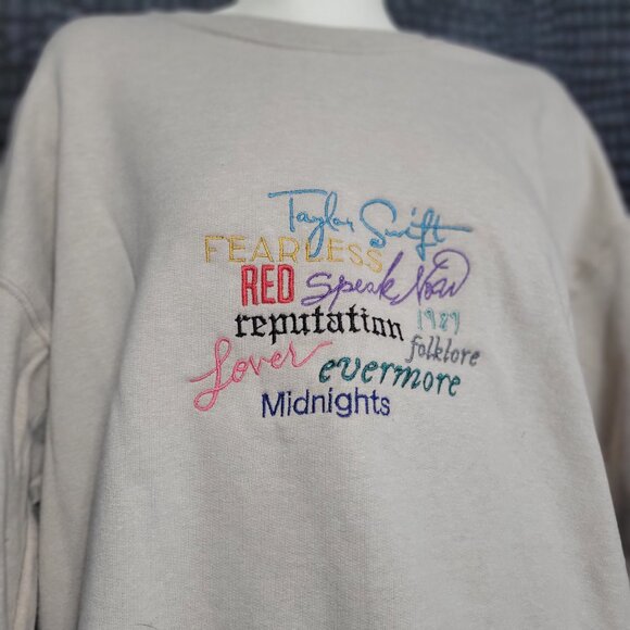 TAYLOR SWIFT ALBUM TITLE EMBROIDERED SWEATER (FRUIT OF LOOM UNISEX MED) - GUC - Picture 5 of 6
